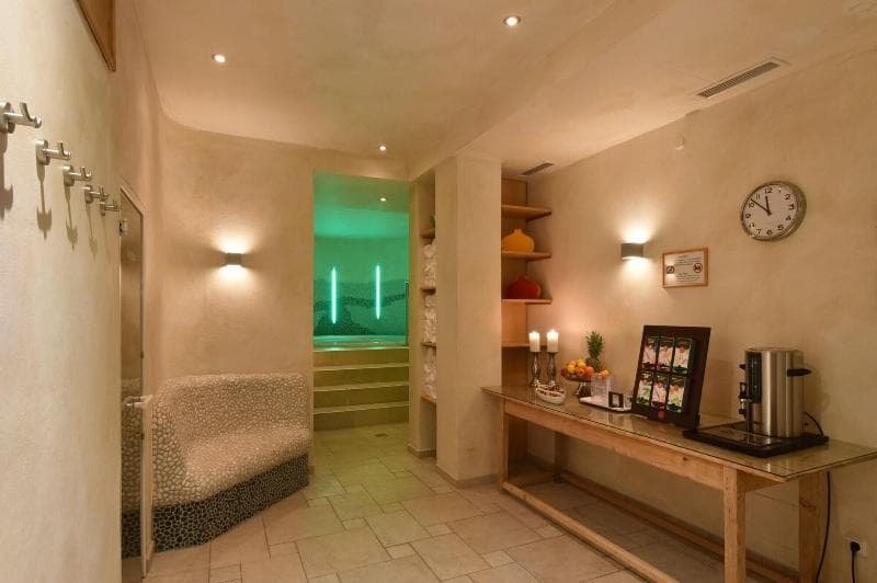 Cella Central Historic Boutique Hotel 4