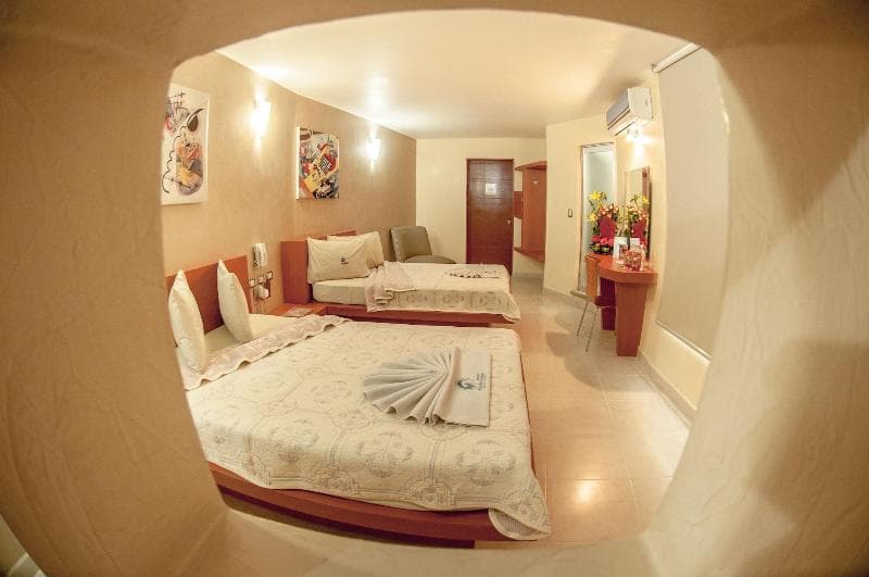 Auto Hotel Mediterraneo 3