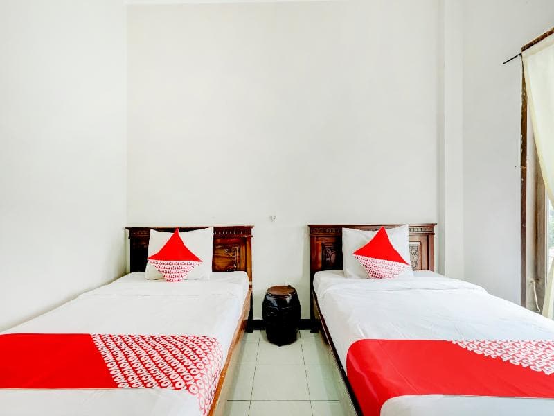 Oyo 3156 Hotel Warta Dua 4