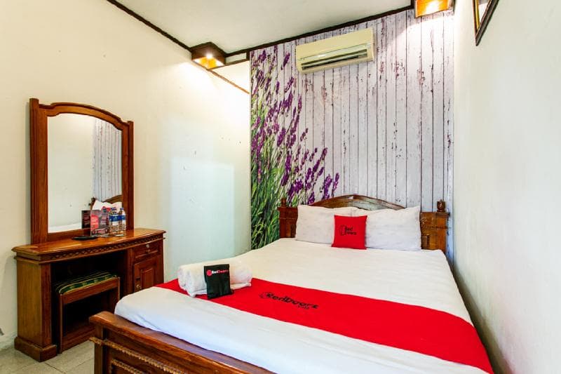 Reddoorz Plus Near Taman Sari 2 5