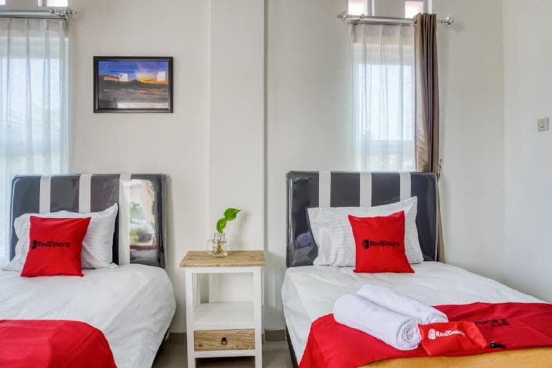 Reddoorz Syariah Near Taman Pelangi Monjali 5