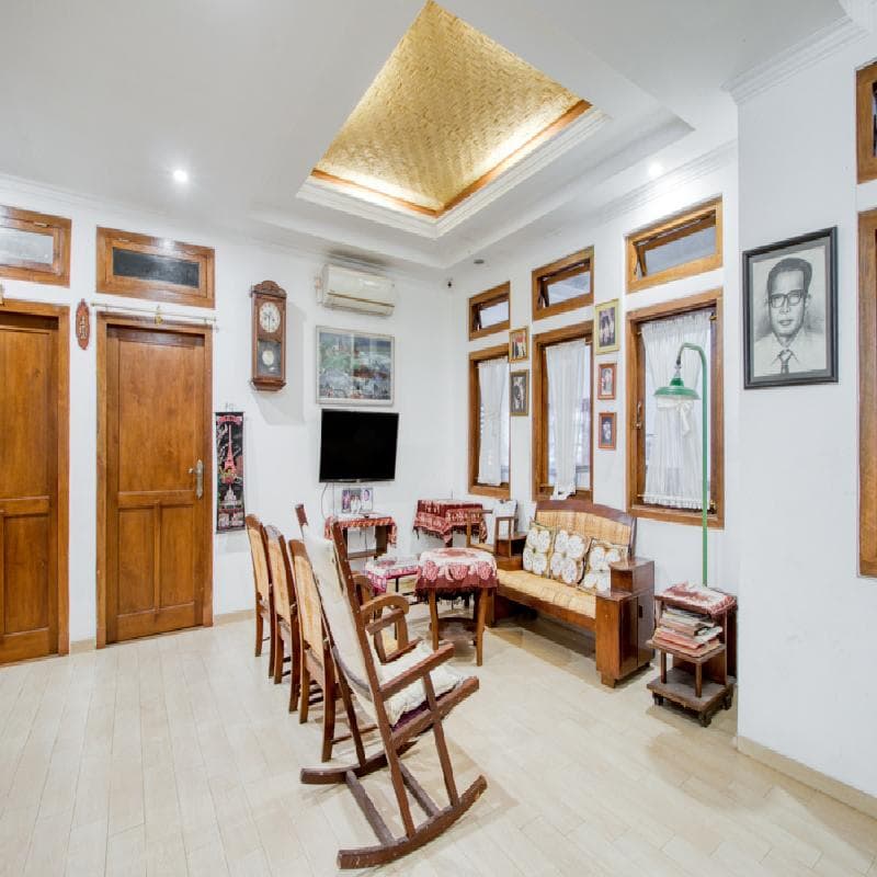 Reddoorz Plus Near Lempuyangan Station 4 4
