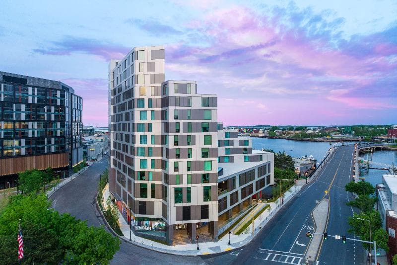 Hampton Inn Boston Seaport District 3