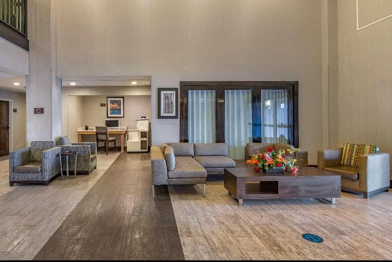 Comfort Suites 4