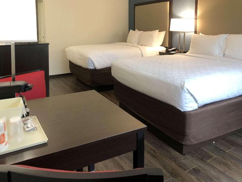 Clarion Hotel Conference Center 4