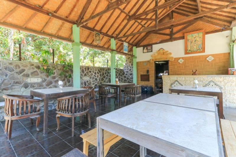 Hotel Tara Bar & Resto Air Sanih By Zuzu main