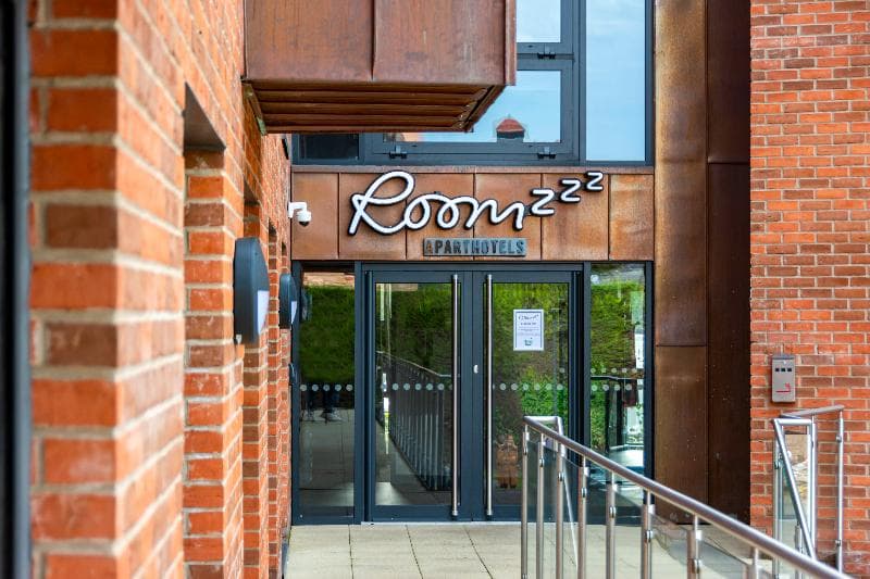 Roomzzz York City 4