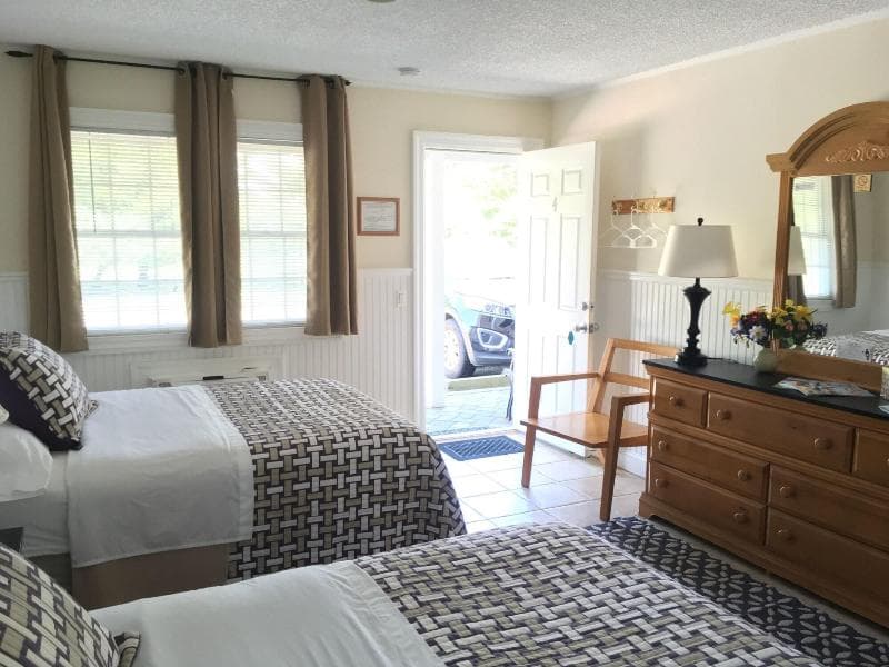 Westhampton Seabreeze Motel main