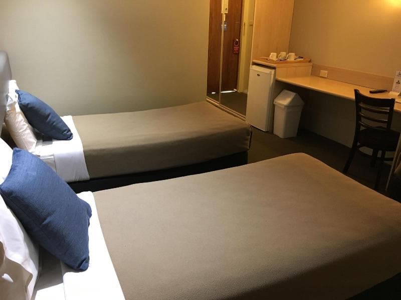 Lakeview Hotel Motel 4