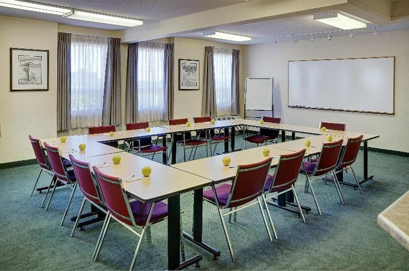 Lakeview Inn & Suites photo 1