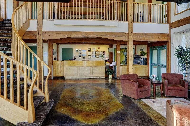 Lakeview Inn & Suites 5