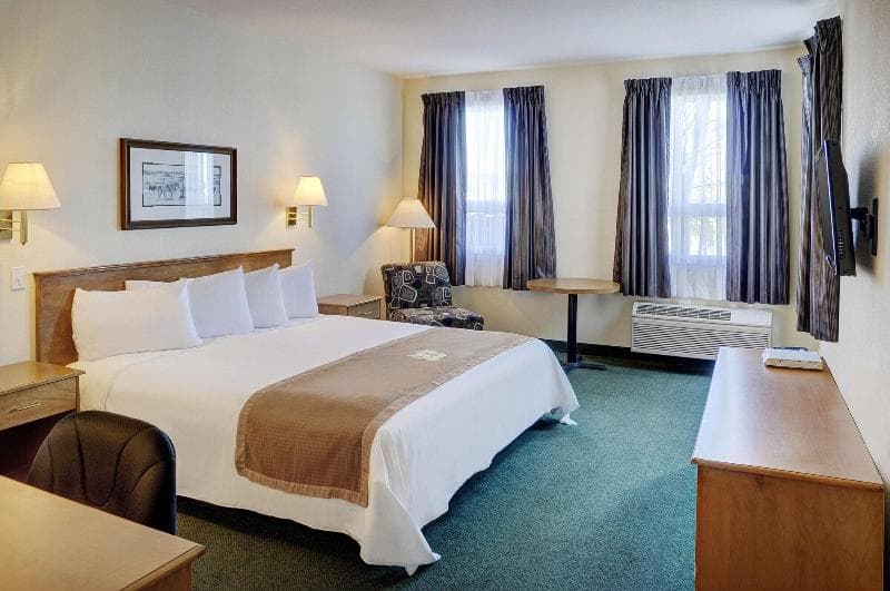Lakeview Inn & Suites 4