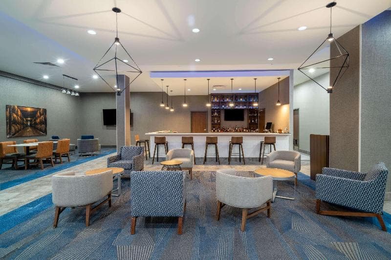 La Quinta Inn & Suites by Wyndham Louisville East 2
