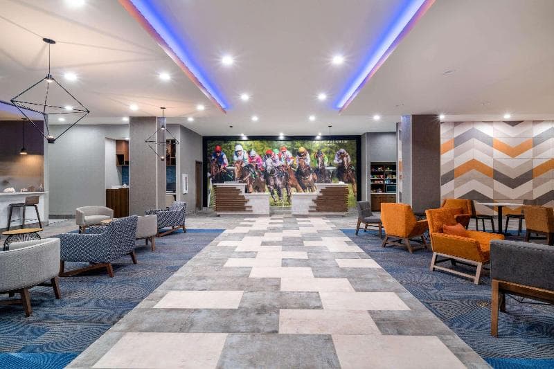 La Quinta Inn & Suites by Wyndham Louisville East 5