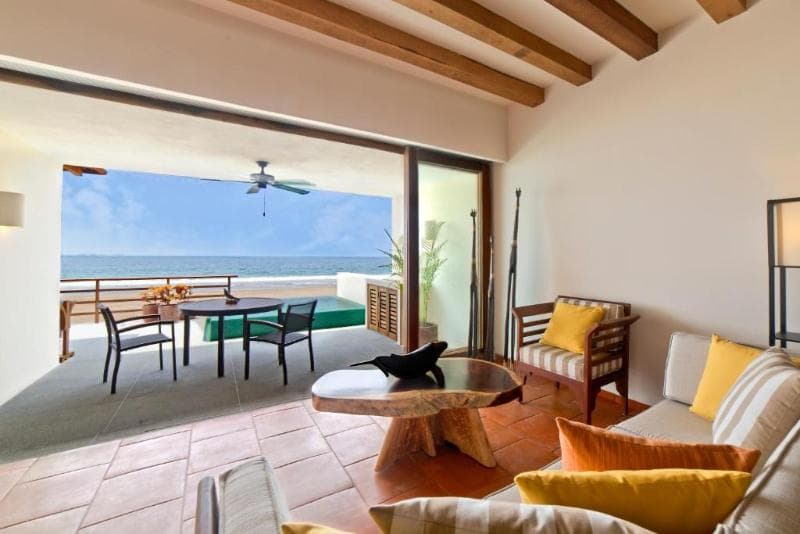 Marea Beachfront Villas 3