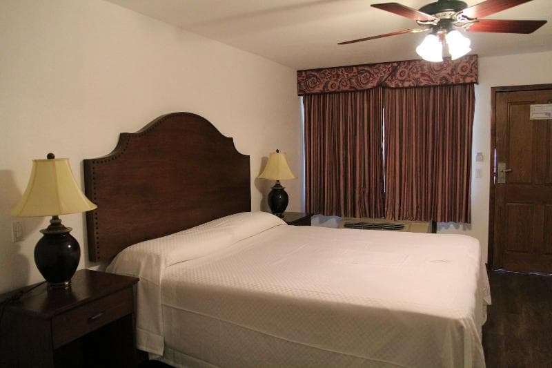 Estancia Inn Hotel 4