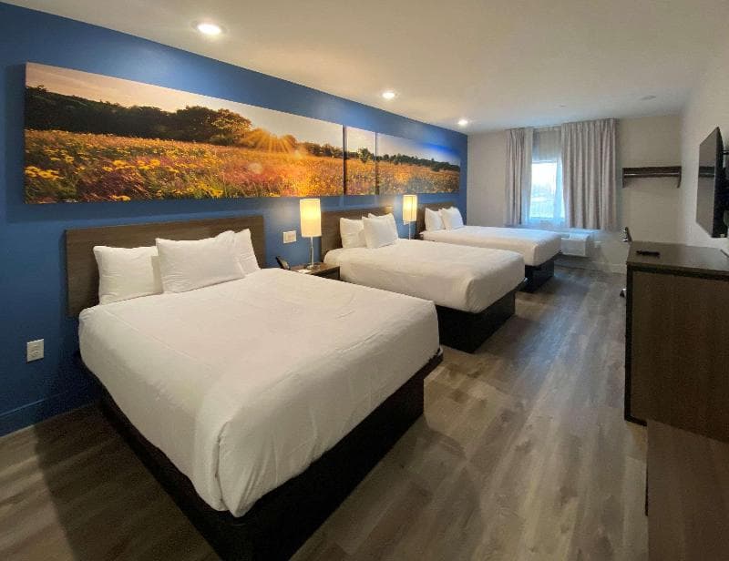 Clarion Pointe 2