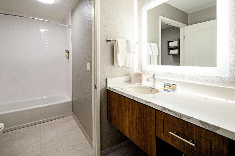 Staybridge Suites Long Beach Airport 5