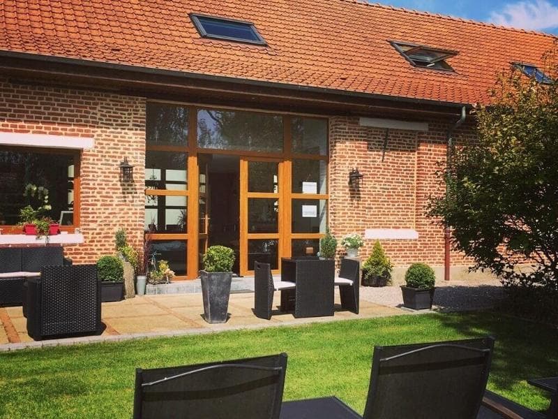 Au Coeur Des Hôtes 4