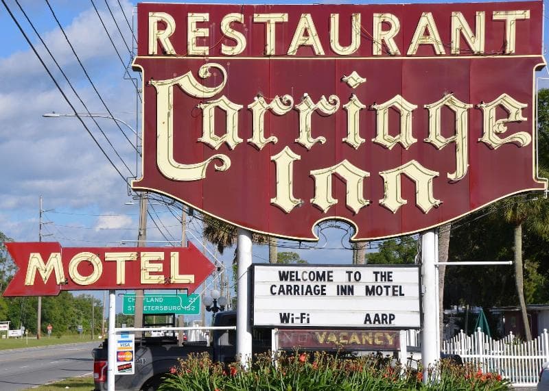Carriage Inn Motel 4