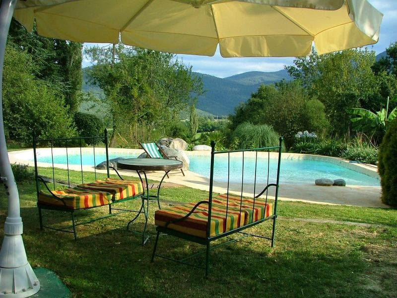 Domaine Vega main