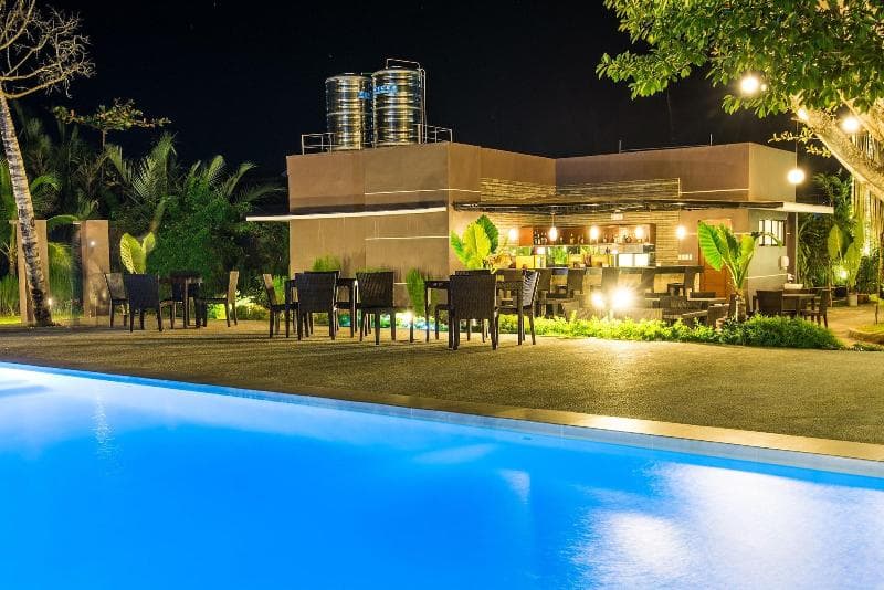 Ariana Hotel main