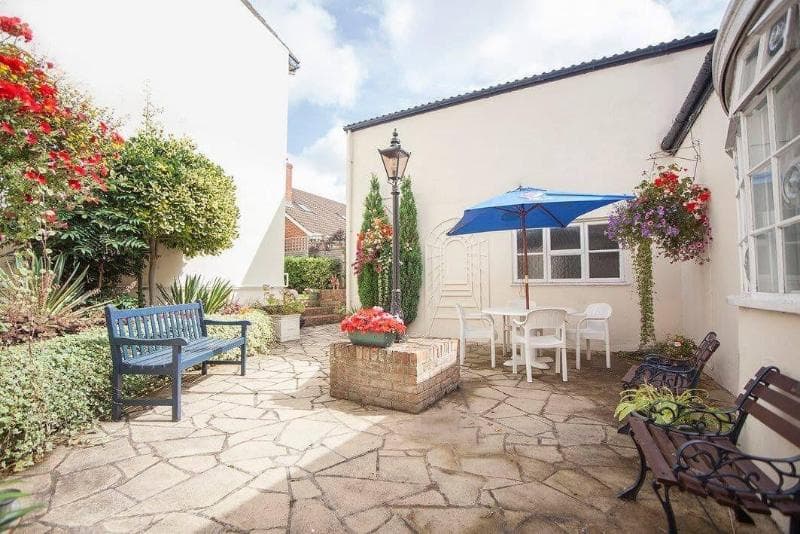 The Walnut Tree Hotel 5