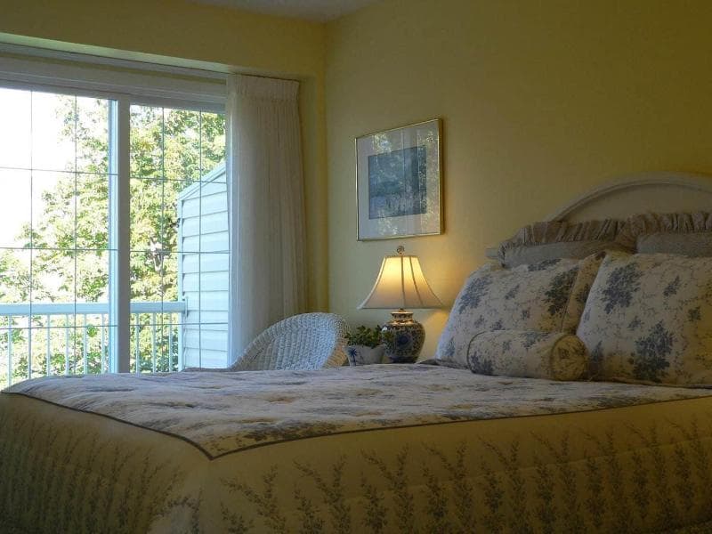 Lakeside Country Inn 3