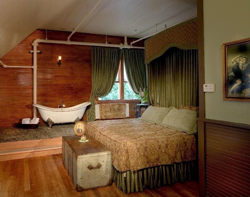 McCloud River Mercantile Hotel 5