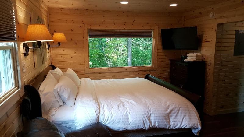 Brook Pointe Inn 3