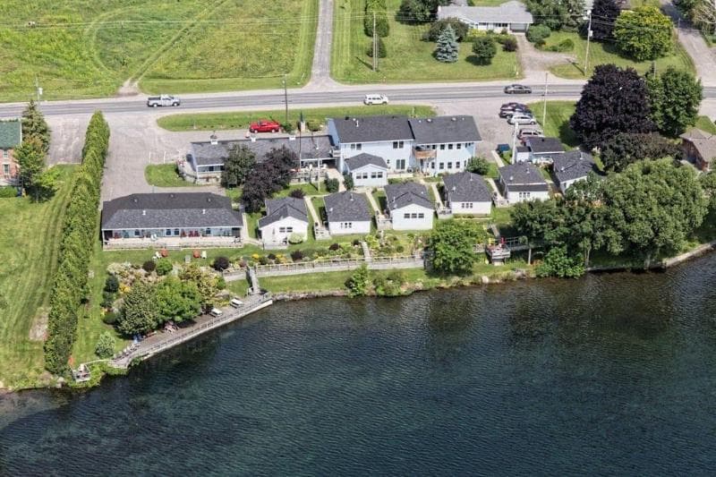 Dewar's Inn On The River main