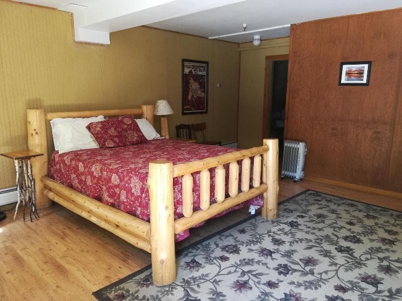 The Woods Inn 4