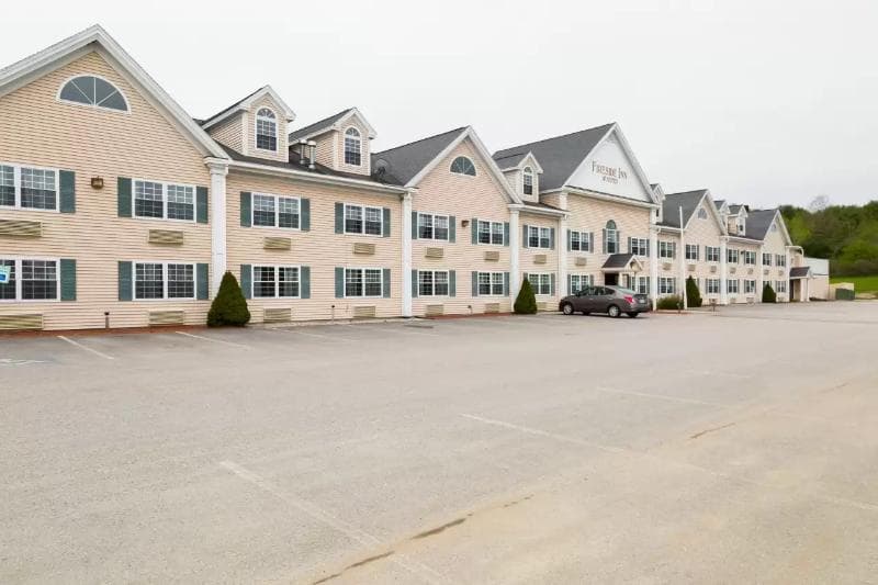 Econo Lodge 4