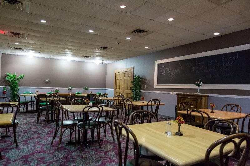 Econo Lodge 5