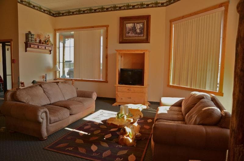 Eagle Peak Lodge & Cabins 5
