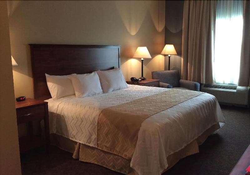 Cardinal Inn Hotel And Event Center 3