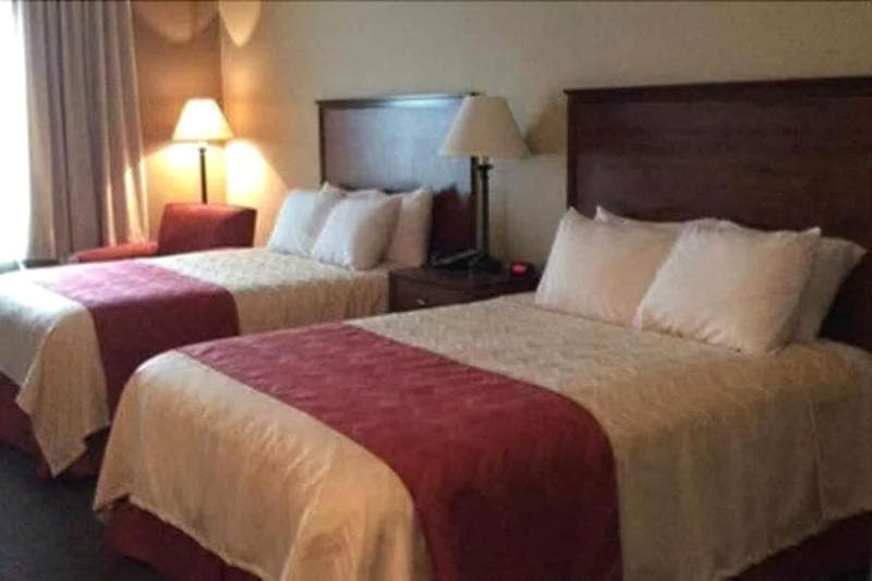 Cardinal Inn Hotel And Event Center photo 1