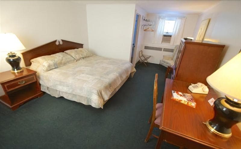 Travelers Inn 3