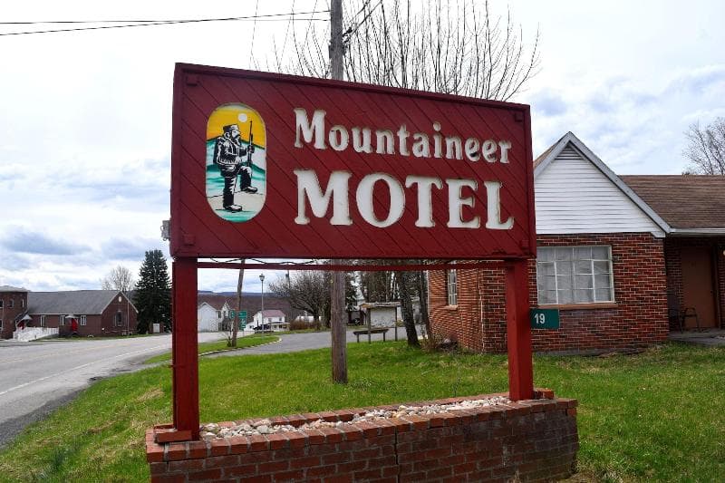 Mountaineer Motel photo 1