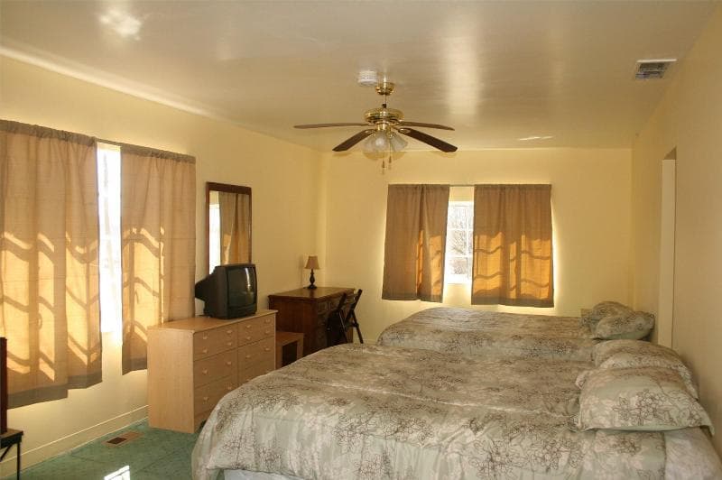 Mountaineer Motel main