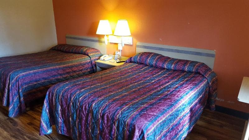 Red Carpet Inn Gibbstown Nj 5