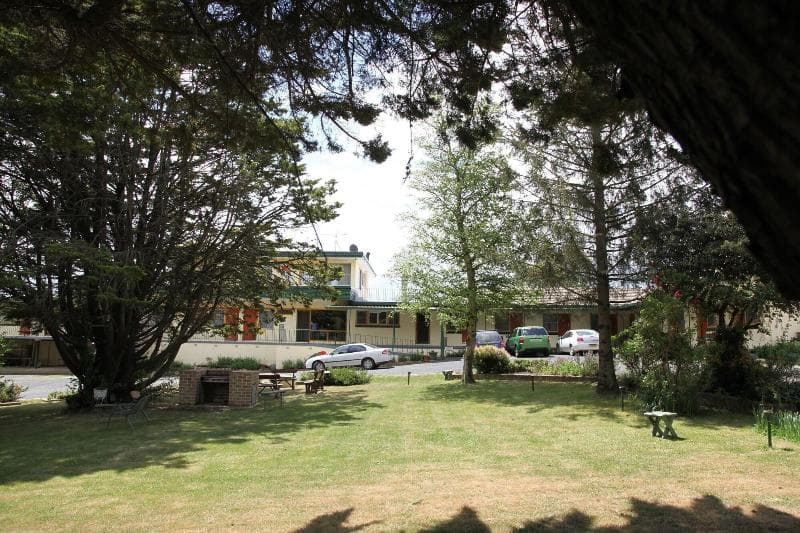 Titania Motel 2