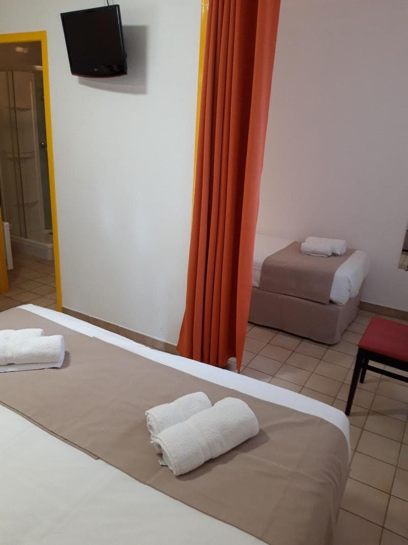 Hotel Domaine Du Cros D'auzon 4