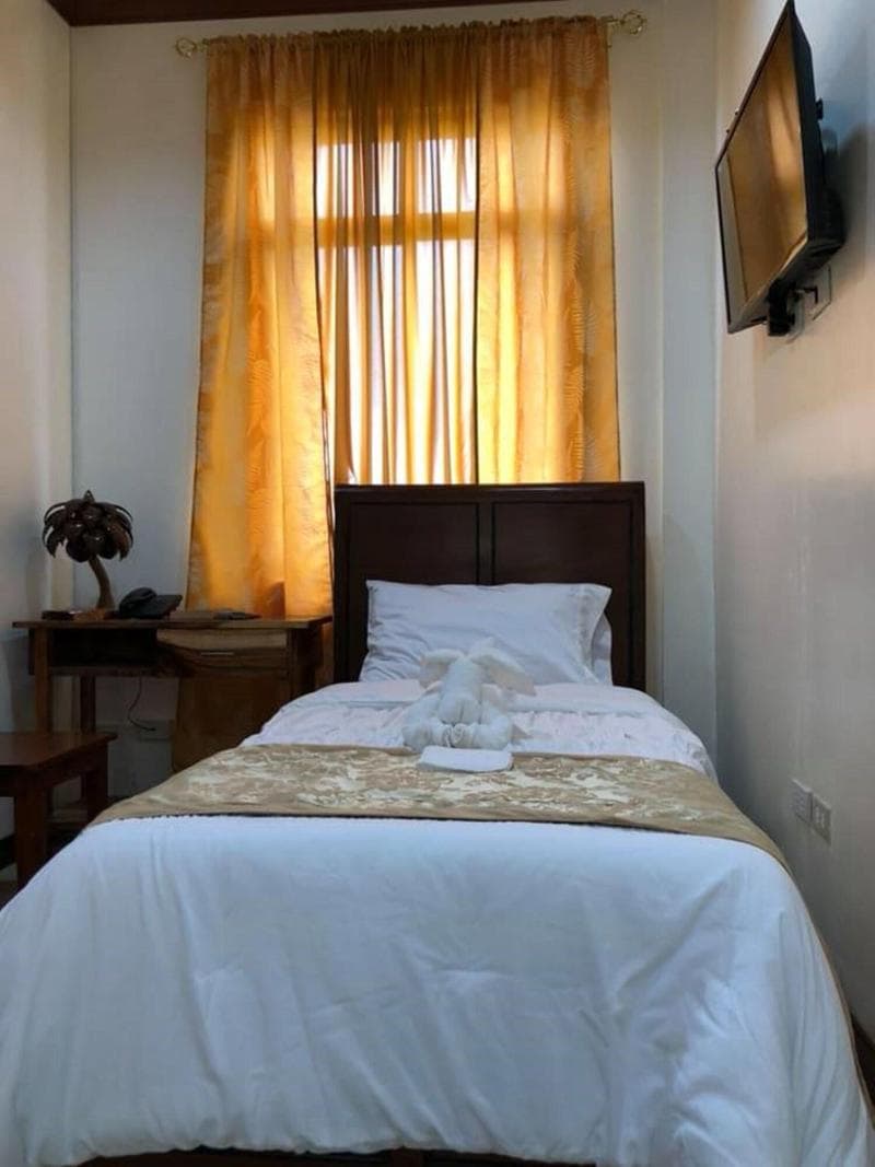 Godo's Hotel And Restaurant 4