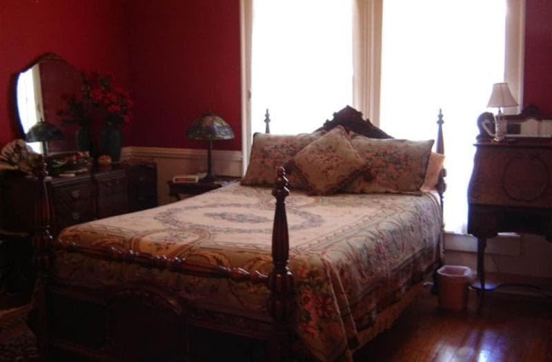 Rose House Inn Bed & Breakfast 4