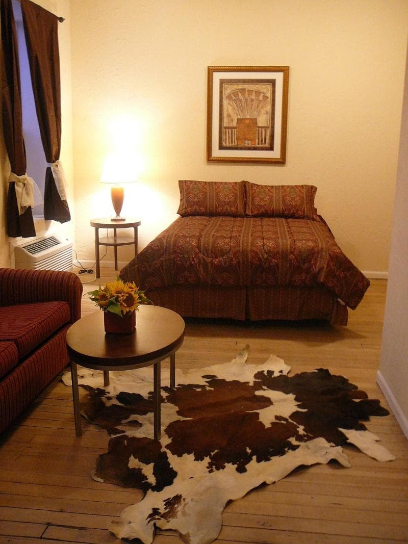 Holly Inn Suites 3