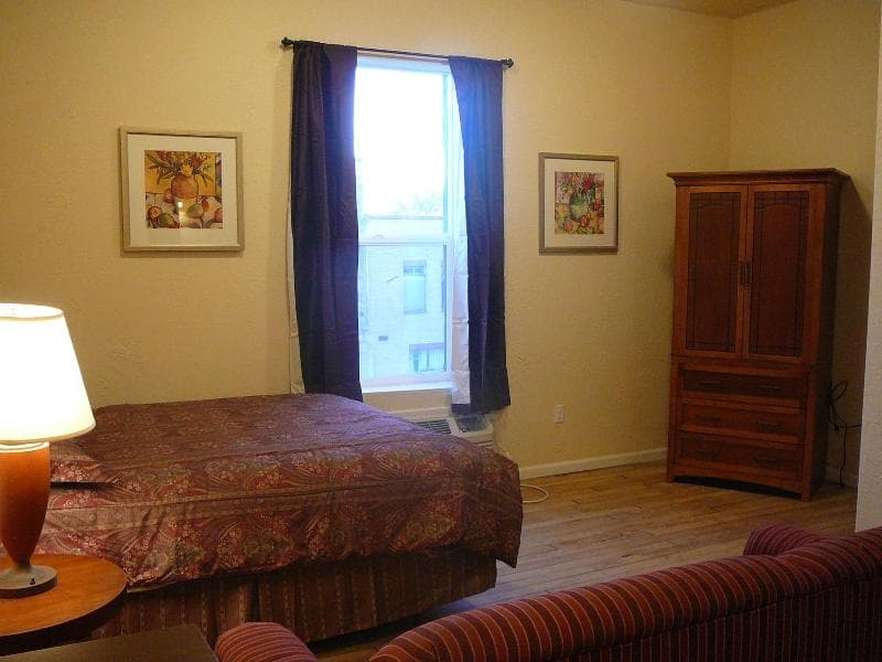 Holly Inn Suites 4