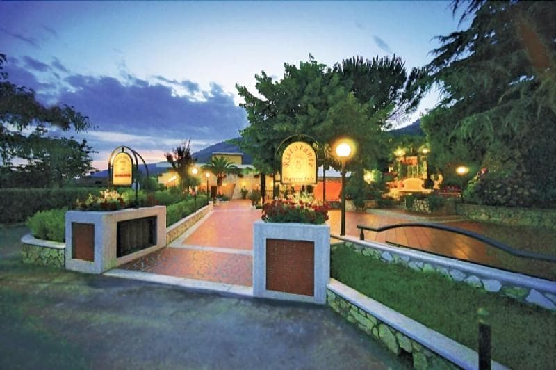 Yellow Park Hotel 4