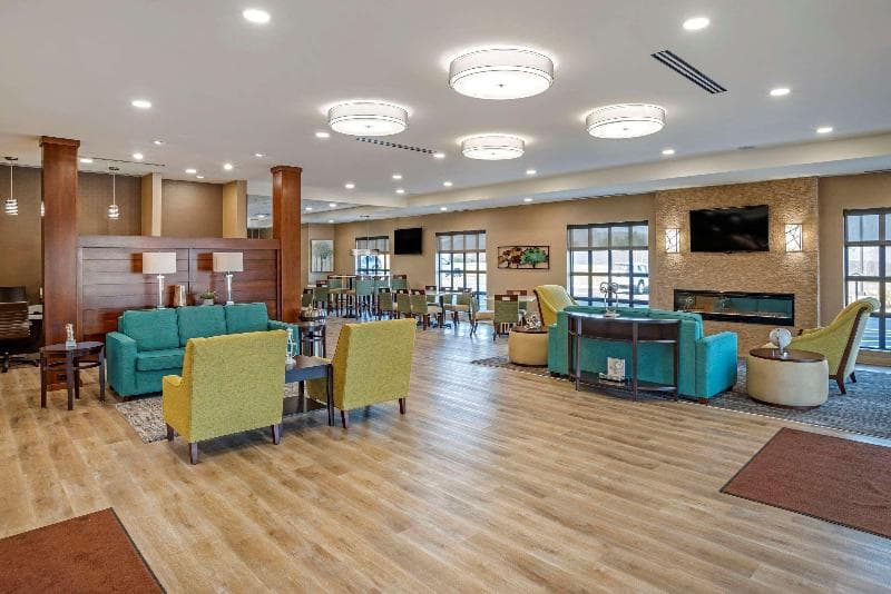 Comfort Inn & Suites 5