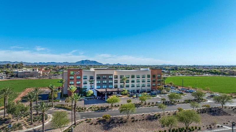 Holiday Inn Express & Suites Gilbert - Mesa Gateway Airport 1